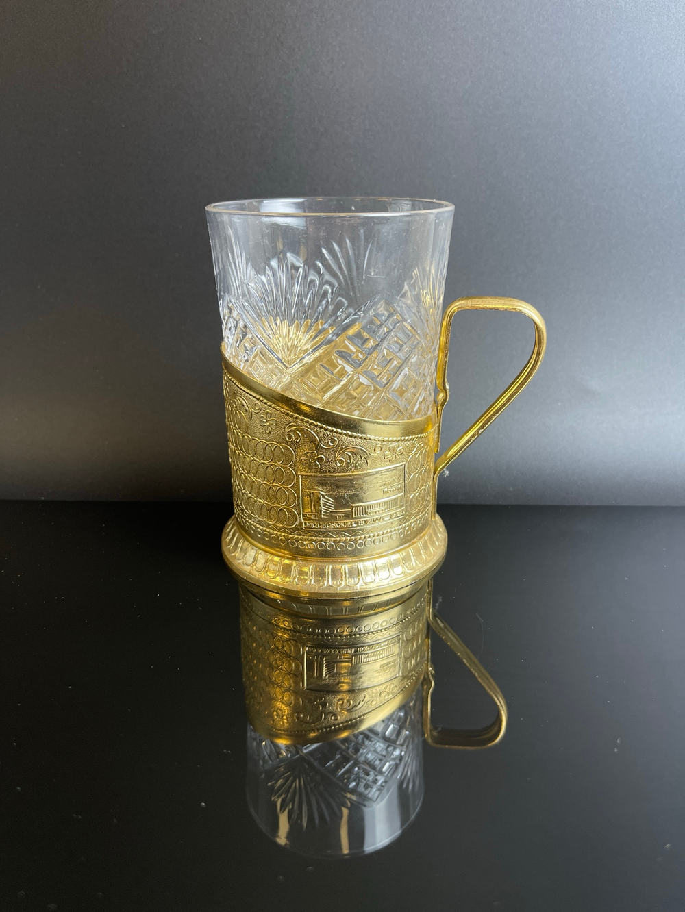 Подстаканник "Памятник А.М. Горькому" СССР, 1960-1990 гг. с хрустальным стаканом