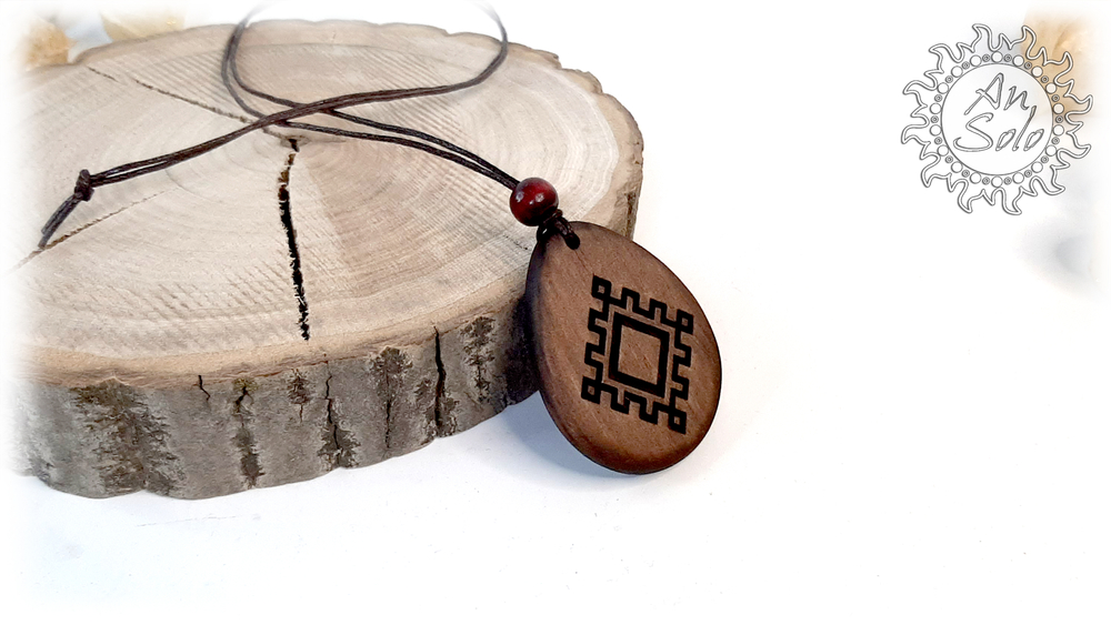 Оберег-капля "Репейник счастья" из кедра