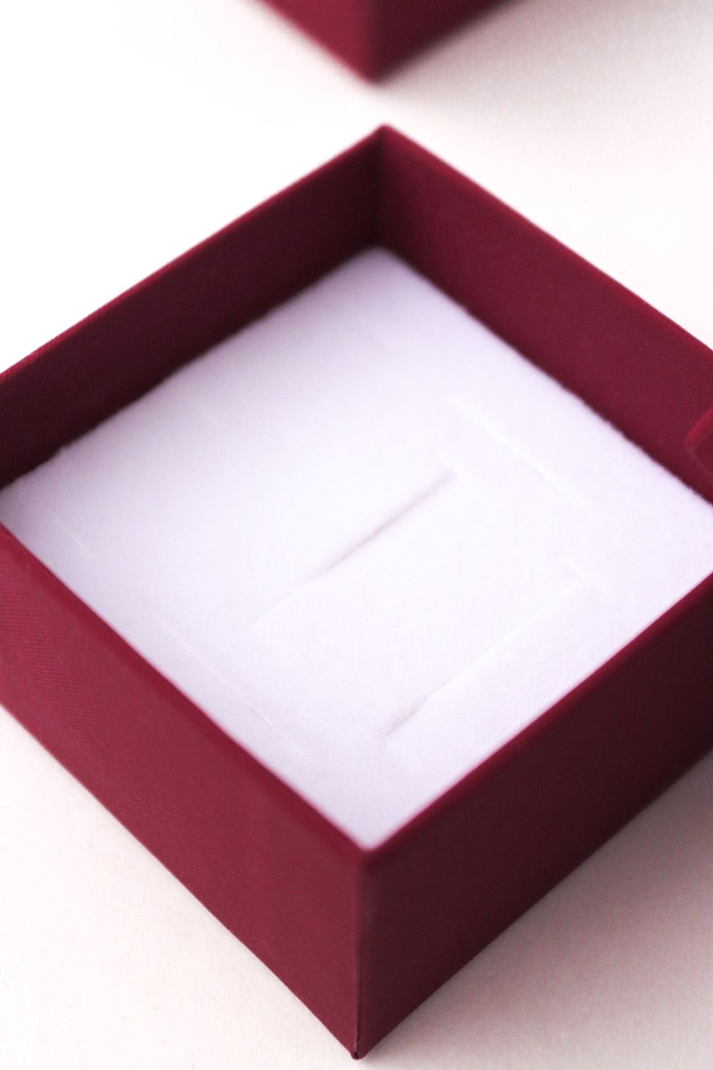 Картонный футляр «Алиса» для пары обручальных колец