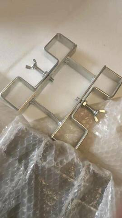 Струбцина для крепления четырех круглых опор