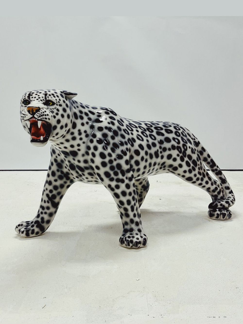 Boxer Статуэтка "Снежный Барс"