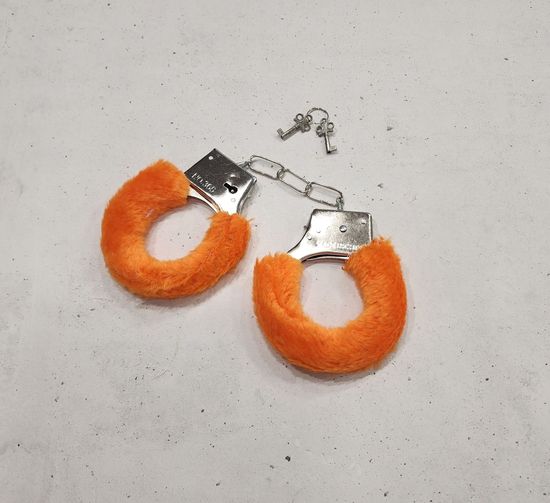 Наручники меховые, оранжевые