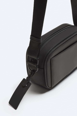 ZARA ПРОРЕЗИНЕННАЯ СУМКА С РЕМНЕМ ЧЕРЕЗ ПЛЕЧО, ЧЕРНЫЙ