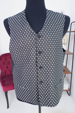 Жилет для стильного акцента в образе, визуально на 52 размер