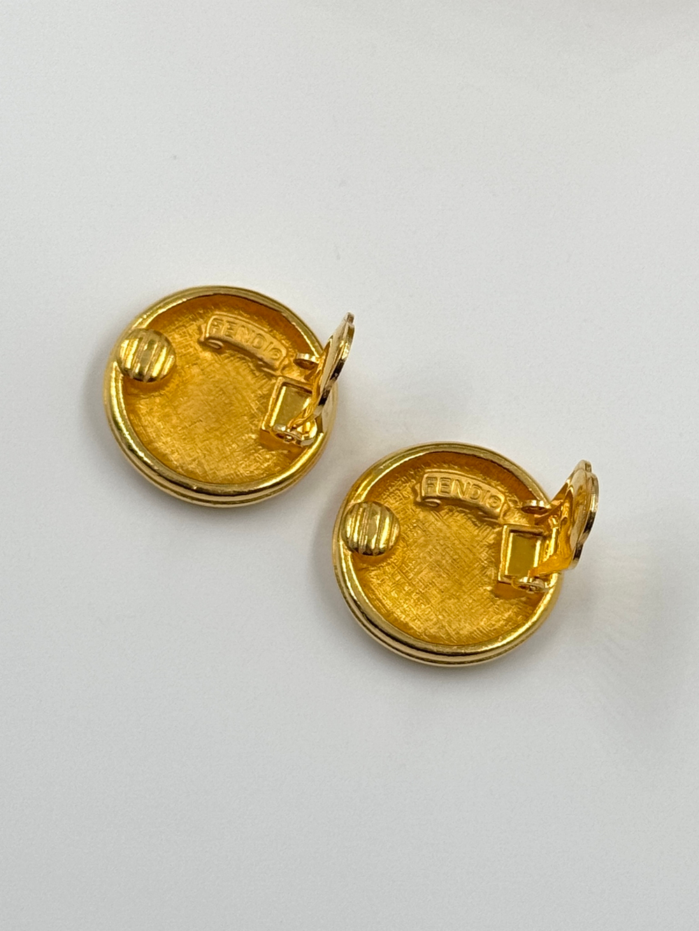 Клипсы с лого Fendi