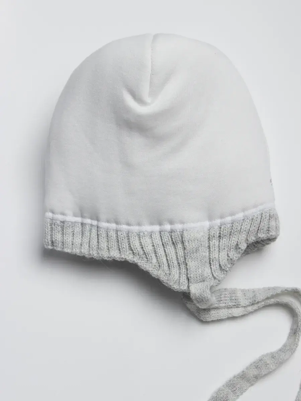 Шапка зимняя с помпоном и ушками для девочки