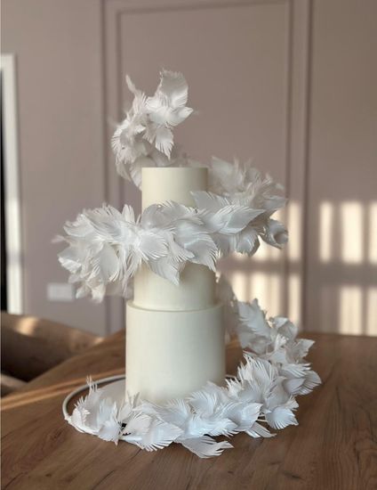 Свадебный торт с декоративной спиралью