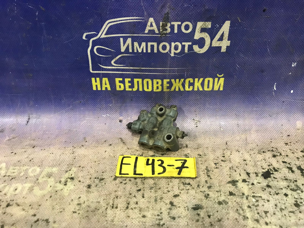 Распределитель тормозной TOYOTA TERCEL 1994
