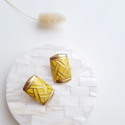 Серьги с желтой эмалью