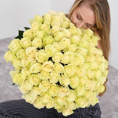 101 Роза белая Эквадор 60см.