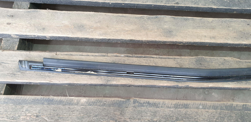 Молдинг задней правой форточки Mercedes GLS X166 12-19 Б/У Оригинал A1666904400