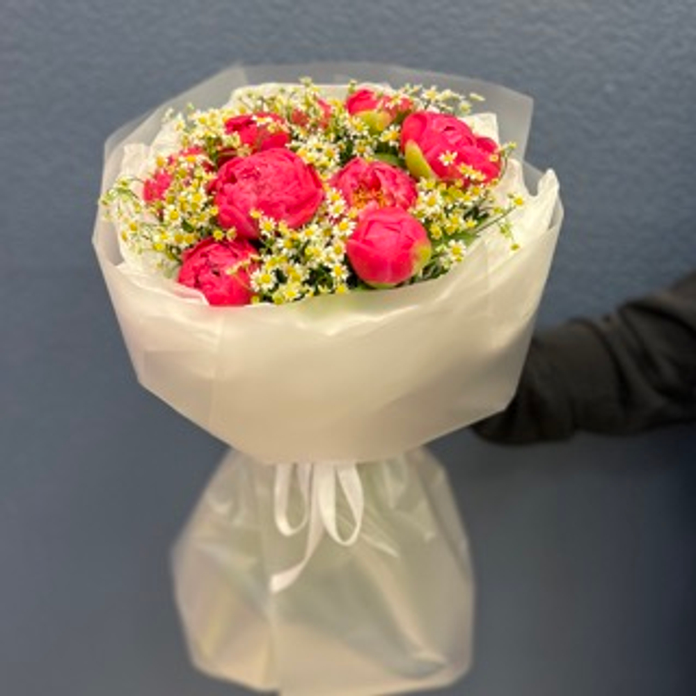 Букет "пион Корал Сансет и Матрикария" #73