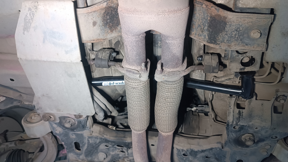 Распорка передняя нижняя под двойной выхлоп Ford Explorer 5 (ПОД ЗАКАЗ)