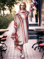 Теплый палантин с орнаментом