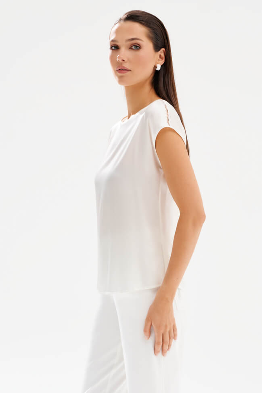 23589 Блузка женская (молочный)