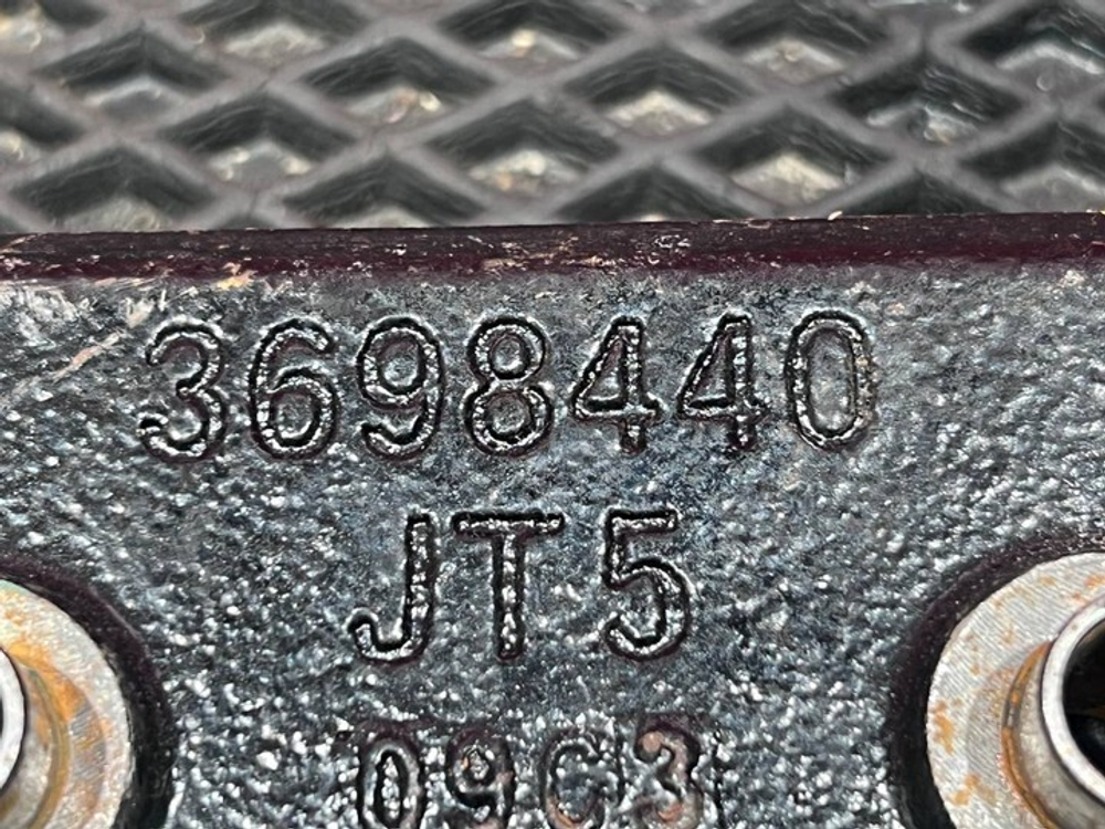 Кронштейн двигателя 2024г