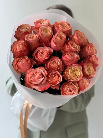 Моно из 21 персиковой розы Кахала