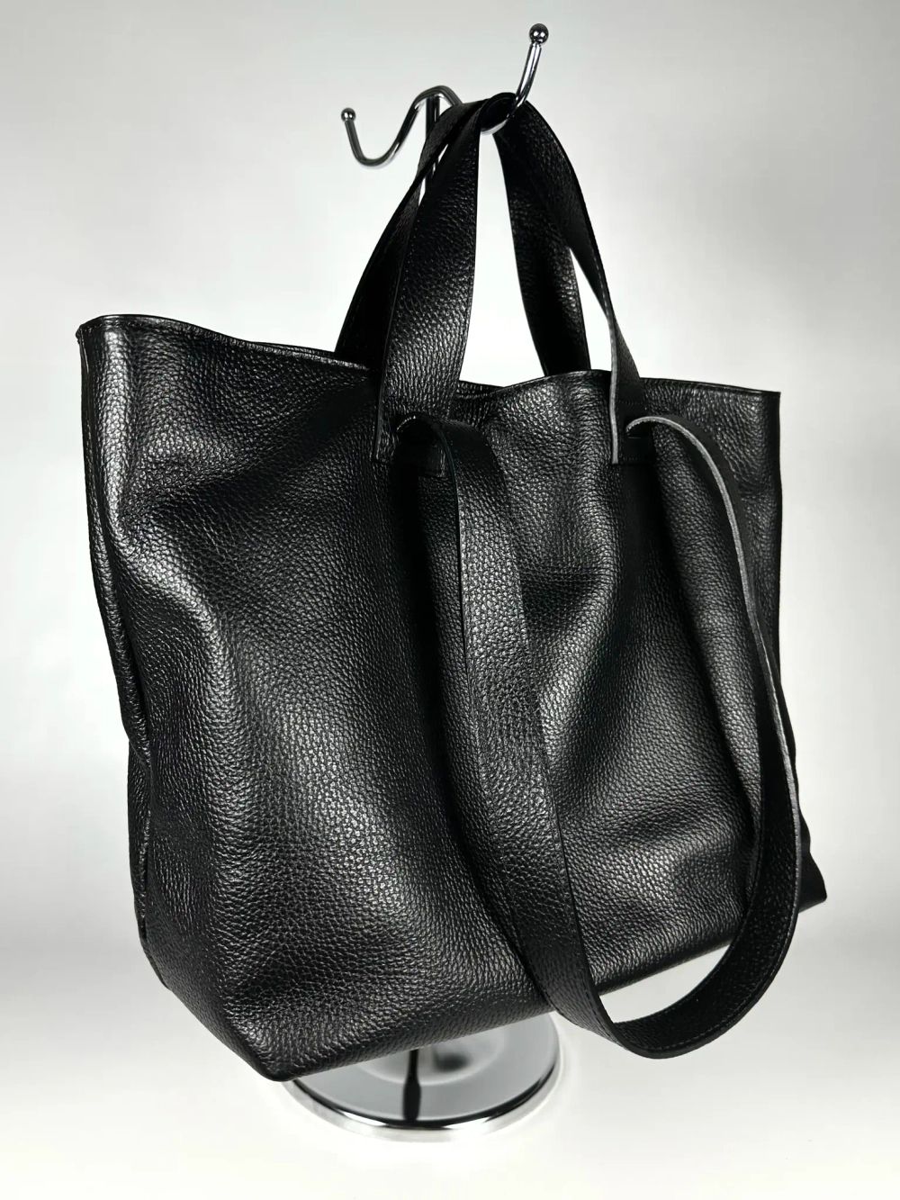 Женская сумка-шоппер из натуральной кожи черного цвета