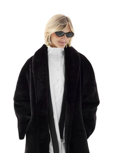 Двусторонняя дубленка шоколадного цвета с поясом