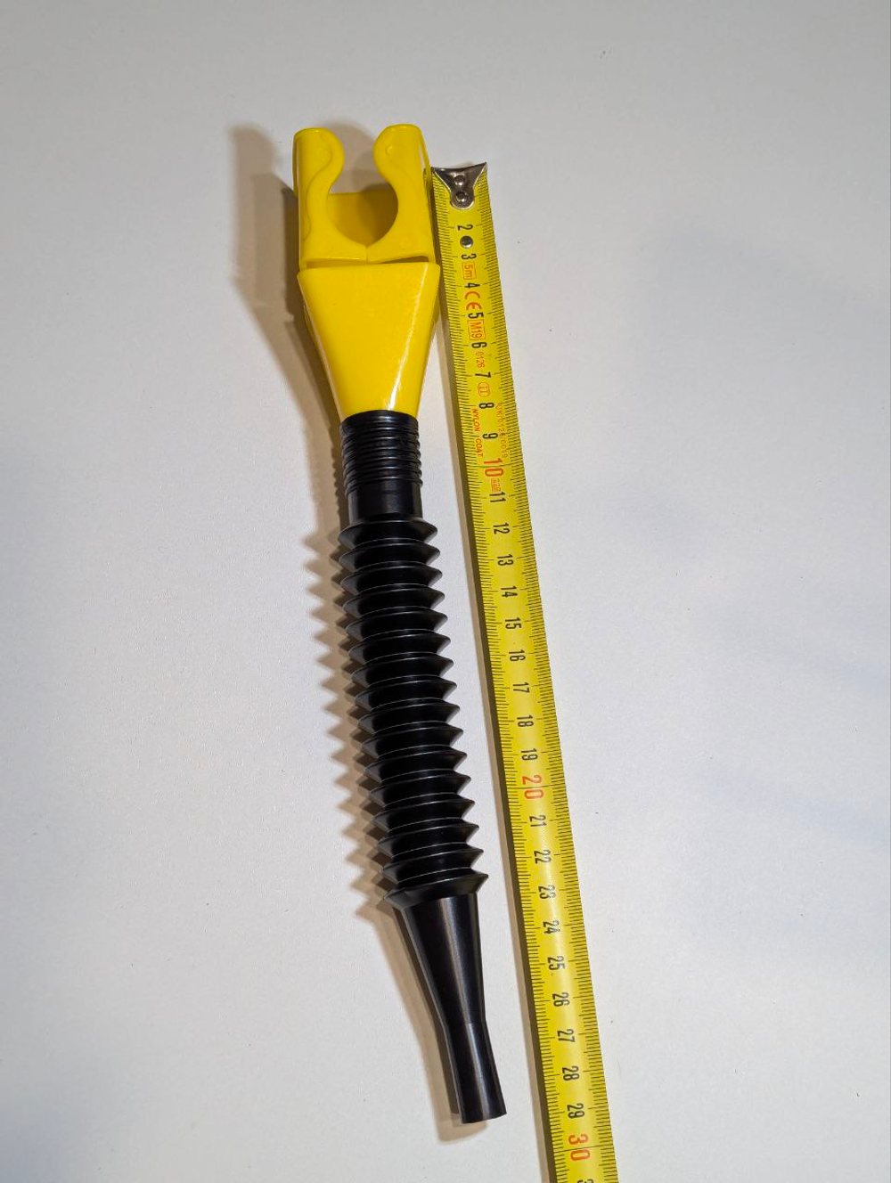 Насадка непроливайка с гибким наконечником воронка заправочная складная для масла и топлива (Желтая)