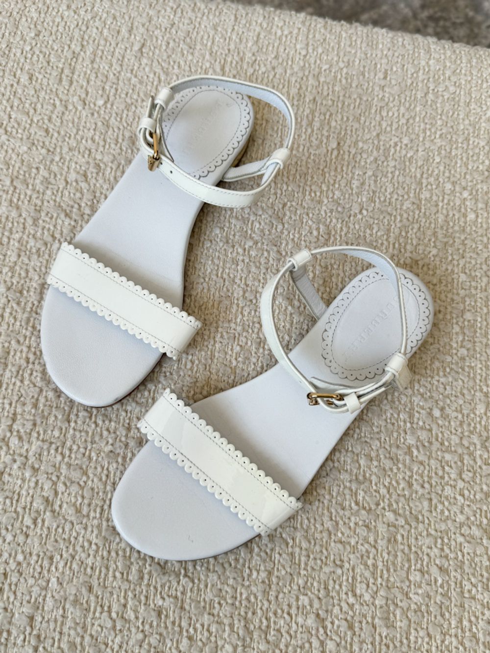 Лаковые босоножки Burberry, 31,5