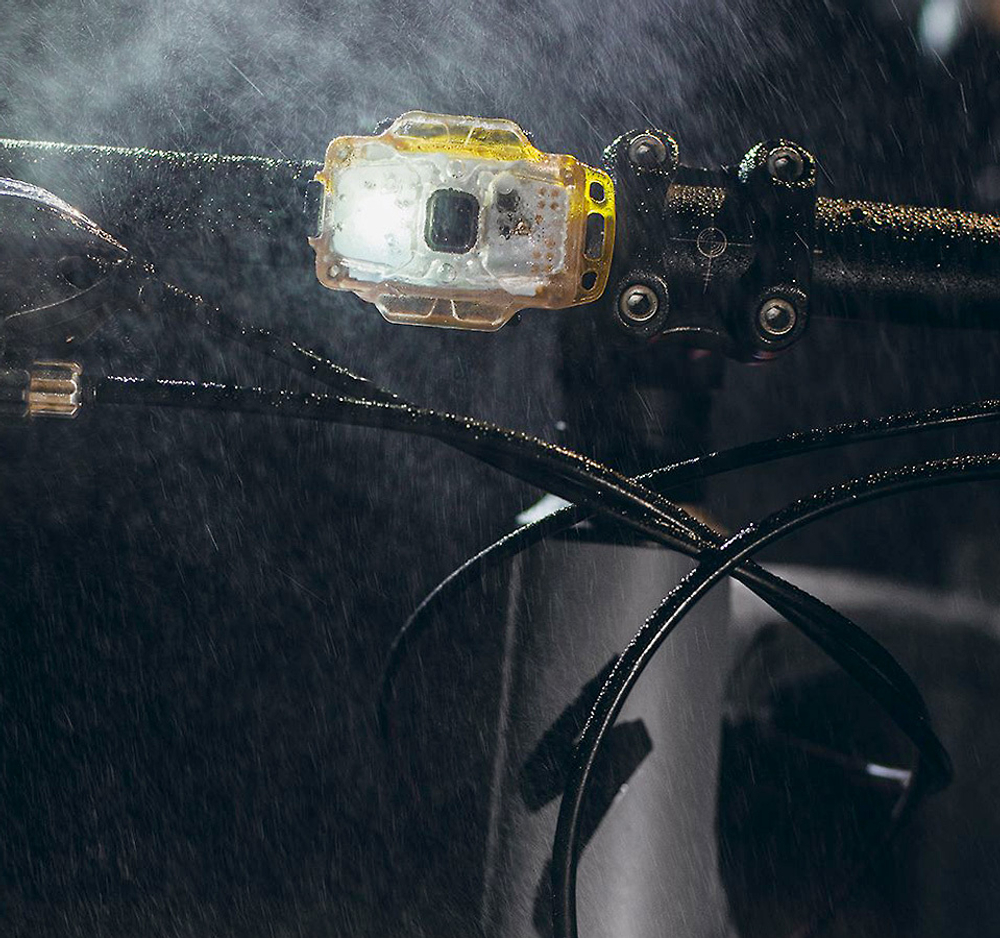 Фонарь Armytek Crystal (Blue Sapphire) F07001B