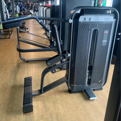 E7010 Голень стоя. Стек 135 кг