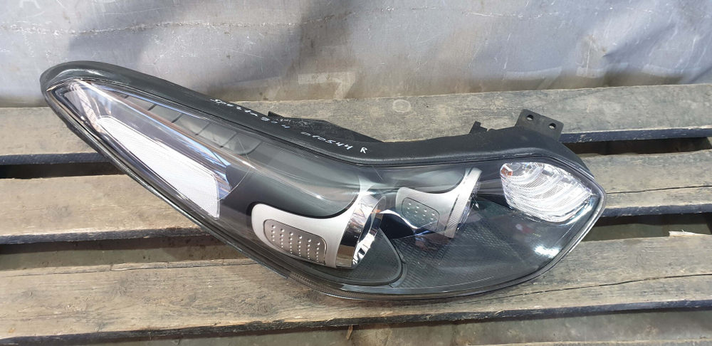 Фара правая галоген Kia Sportage 4 (QL) 16-18 Б/У Оригинал 92102f1010