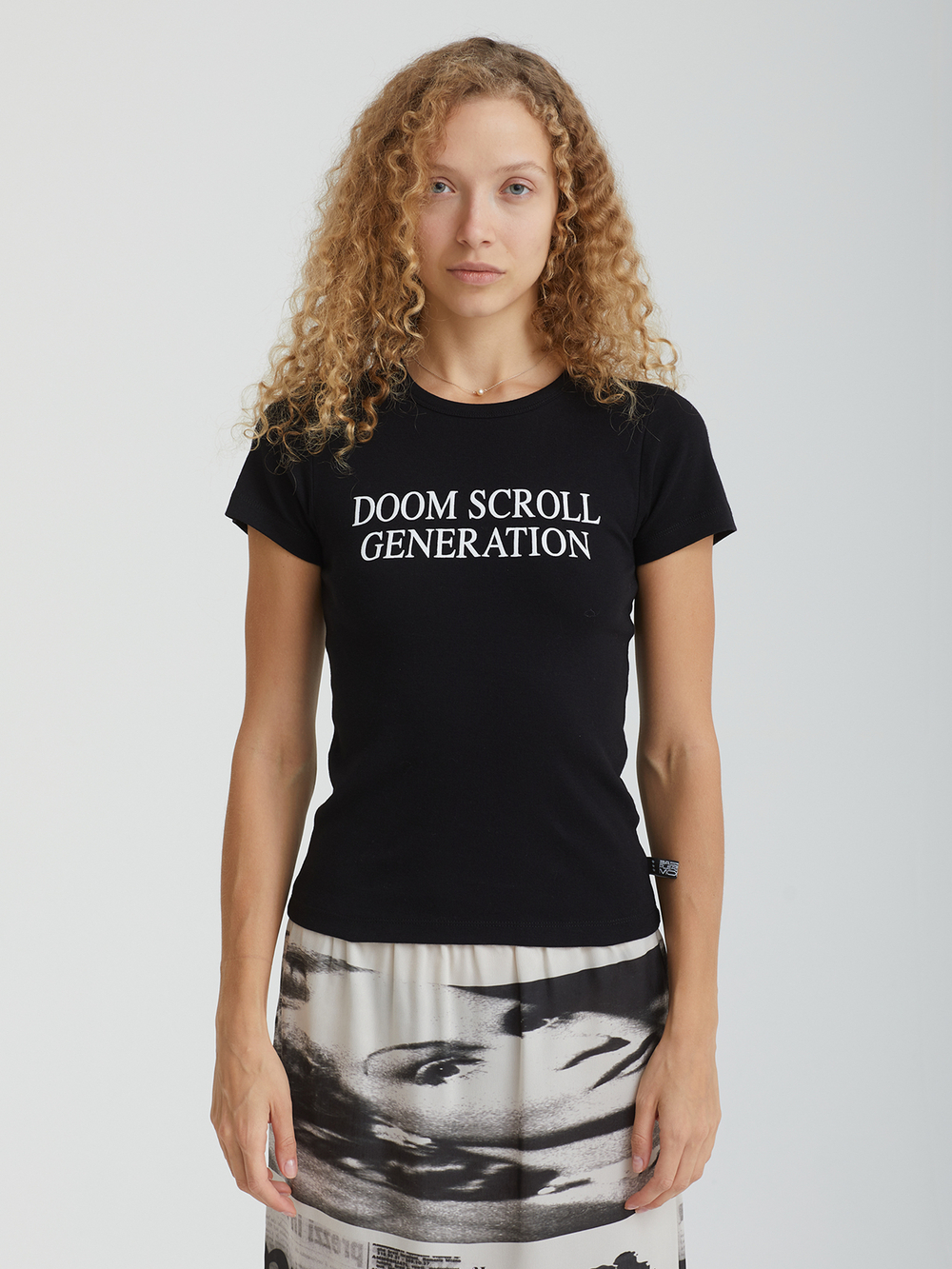 Женская Футболка Doom Scroll