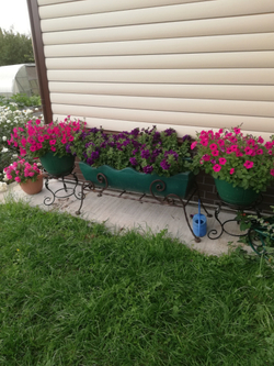 Садовый цветник ящик на подставке узор