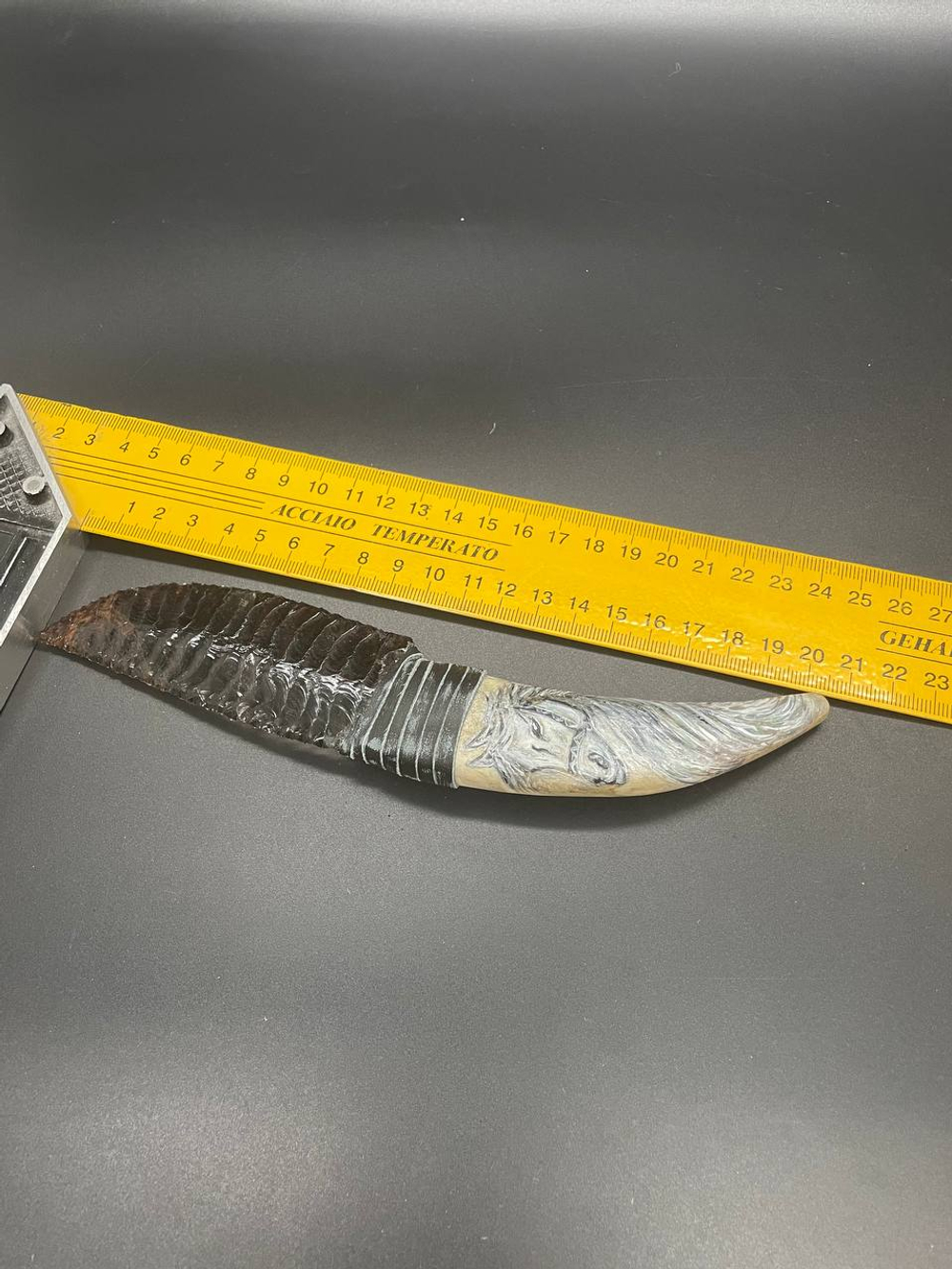 Обсидиановый нож с рукояткой из рога оленя с рисунком Лошади 21 см