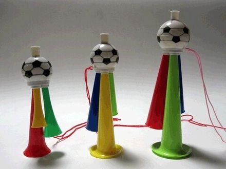 Дудка для футбольного болельщика трёхрожковая. Материал: пластмасса. Длина 22 см. :(322CM):