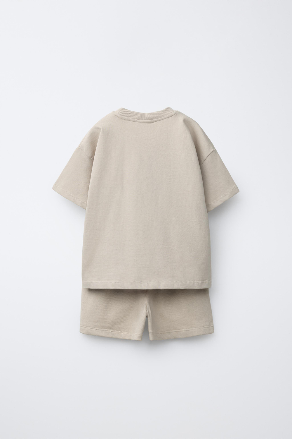 ZARA КОМПЛЕКТ ФУТБОЛКА И ШОРТЫ С НАДПИСЬЮ, ЗЕМЛЯНОЙ