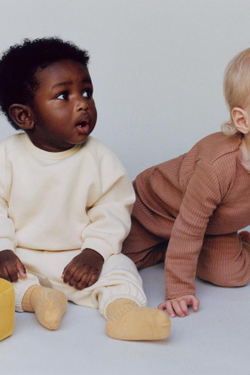 ZARA БАЗОВЫЙ КОМПЛЕКТ ИЗ ТОЛСТОВКИ И БРЮК-ДЖОГГЕРОВ, ЭКРЮ