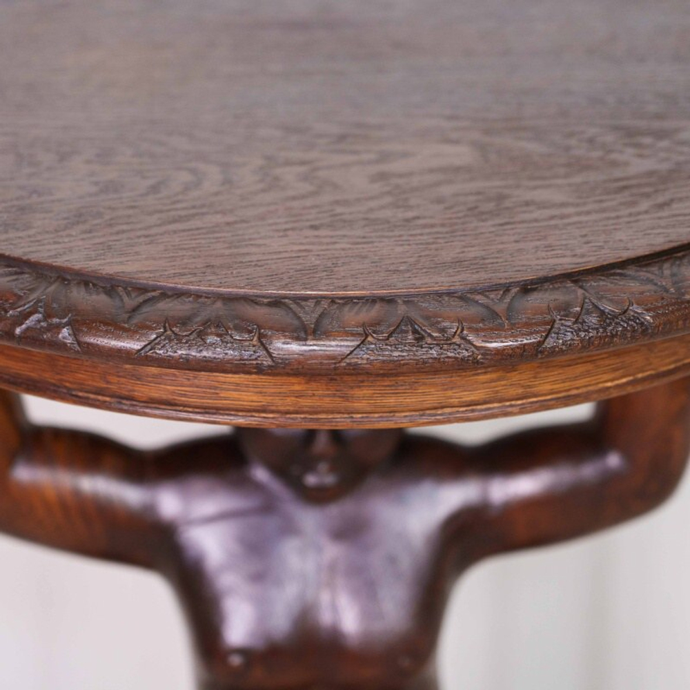 Стол с фигурой