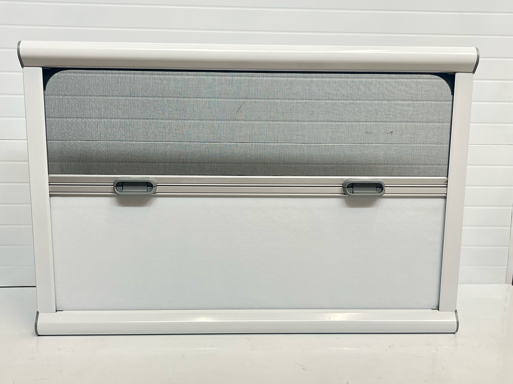 Окно откидное Mobile Comfort W8050R3 800x500 мм, штора рулонная, антимоскитка