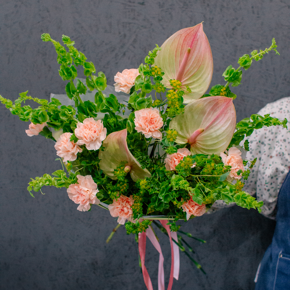 3. Необычный букет с антуриумом