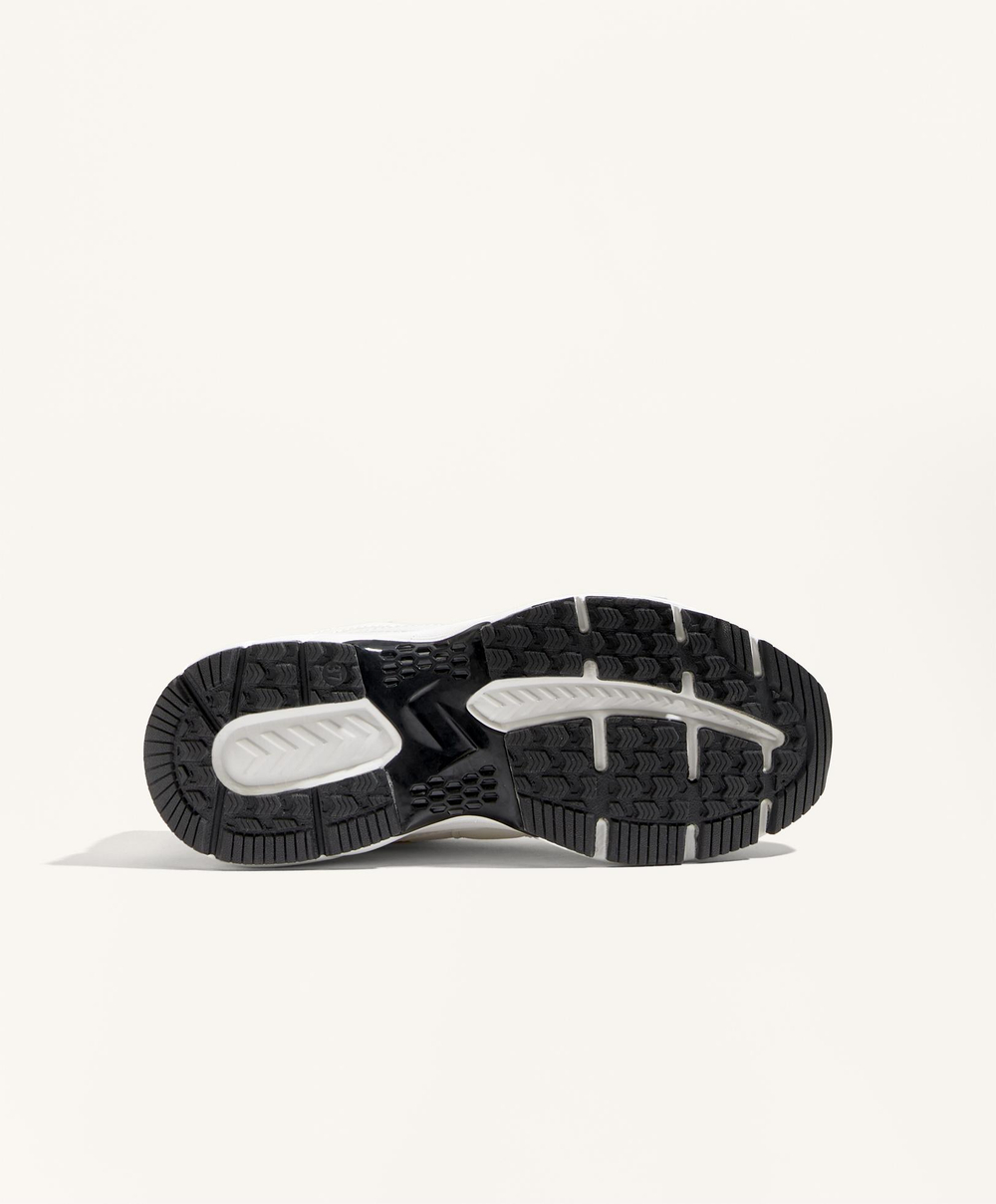 Oysho Универсальные беговые кроссовки, белый