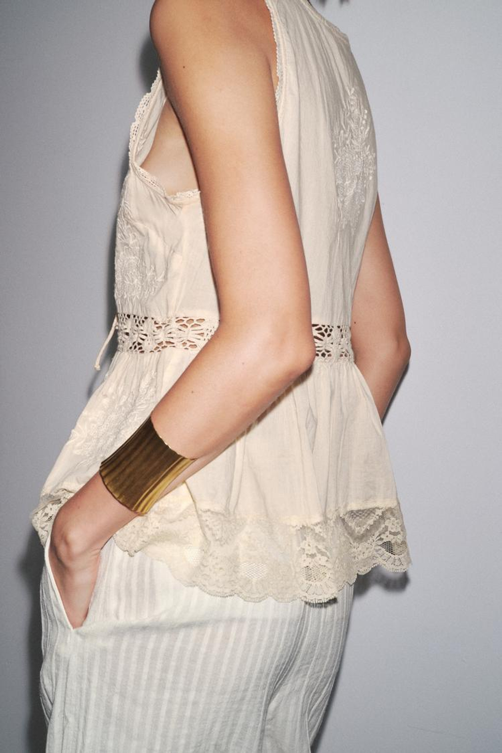 ZARA РОМАНТИЧНЫЙ ТОП С ВЫШИВКОЙ — ZW COLLECTION, ЖЕЛТОВАТО-БЕЛЫЙ