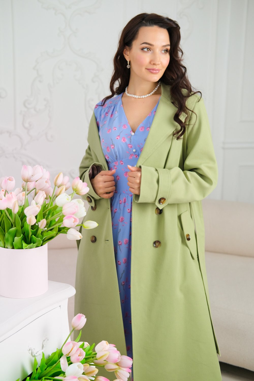 Платье с тюльпанами и контрастными манжетами