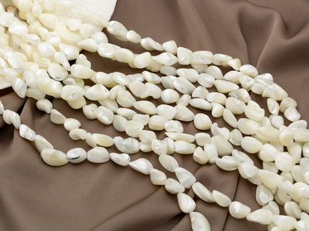 Нить бусин из перламутра freeform 7,5-9мм