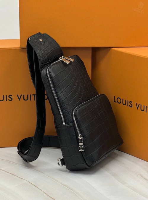Сумка-слинг Louis Vuitton Avenue из кожи крокодила
