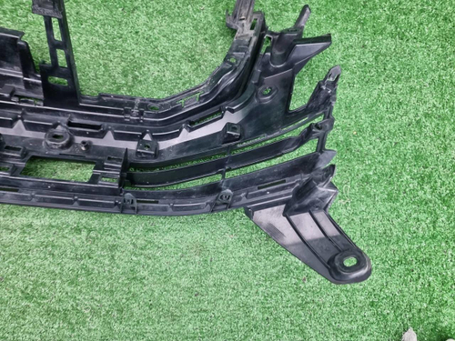 Решетка переднего бампера Land Cruiser 300 (21-нв)