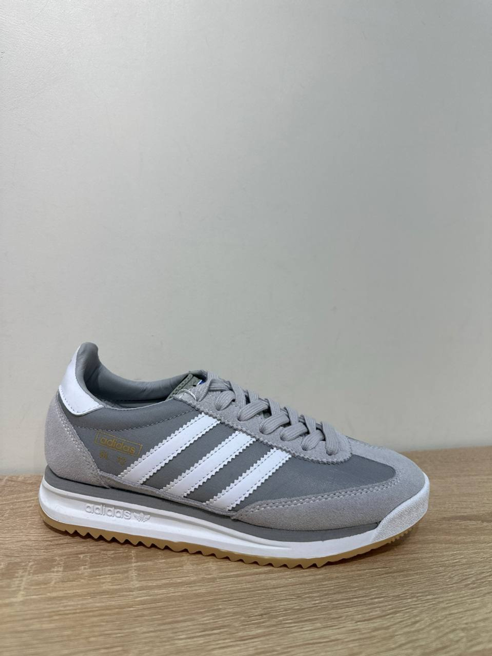 Кроссовки из натуральной замши