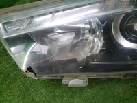 Битая Фара левая Toyota Hilux 8 (2015-2020) LED