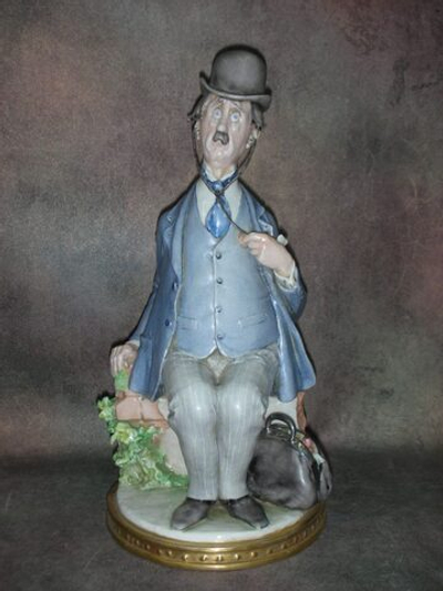 Статуэтка. Фарфор. Доктор. Capodimonte. Италия