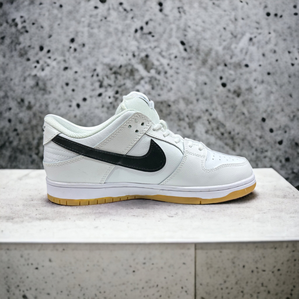 Nike SB Dunk Low • White Gum