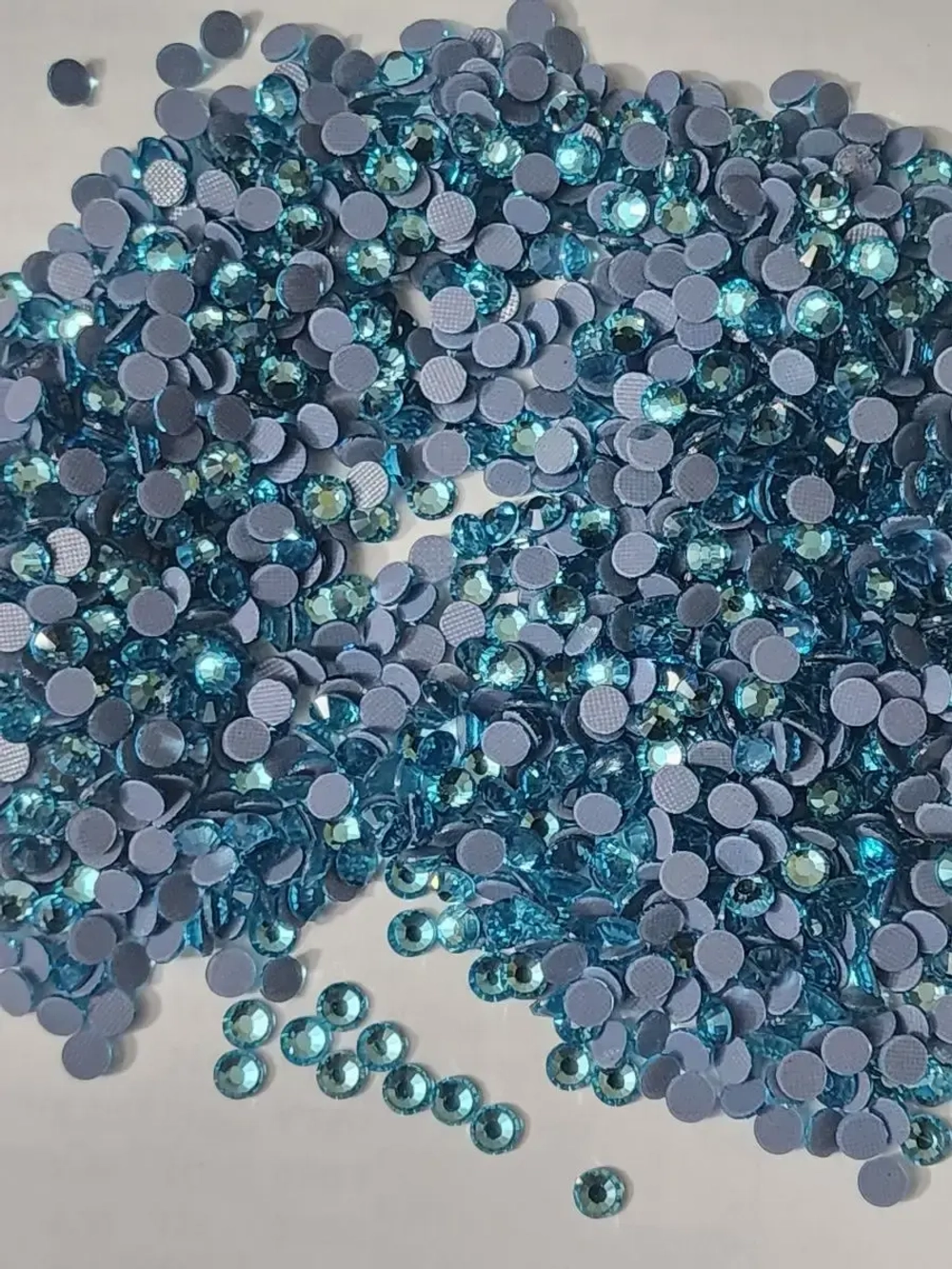 Стразы термоклеевые стекло ss20 Aquamarine