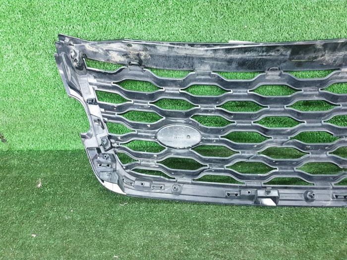 Решетка радиатора Range Rover Velar (2017-2023)