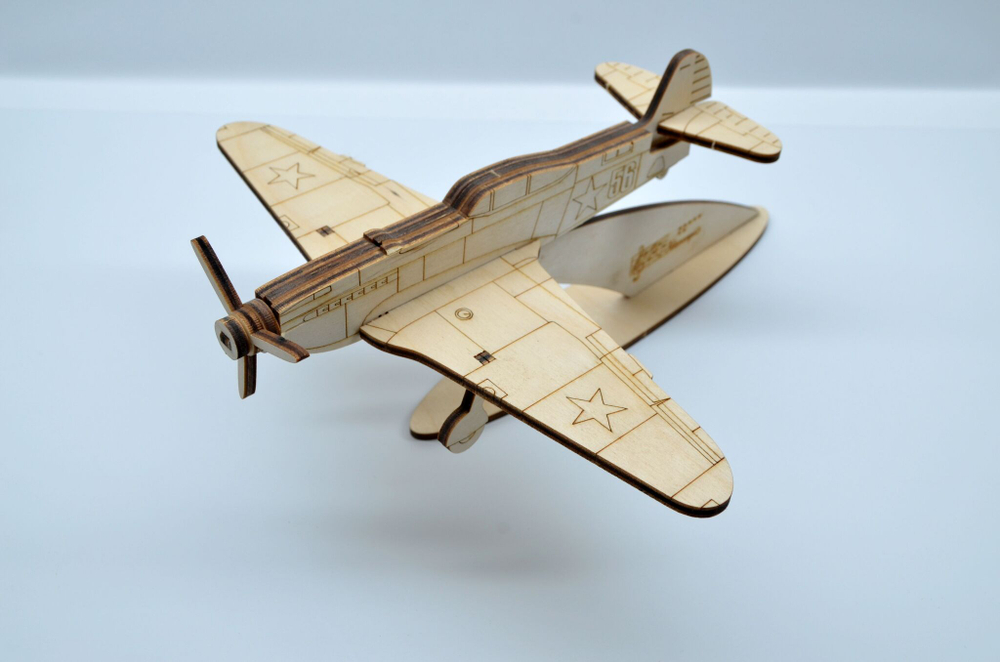 Модель-конструктор самолета из фанеры Як-9